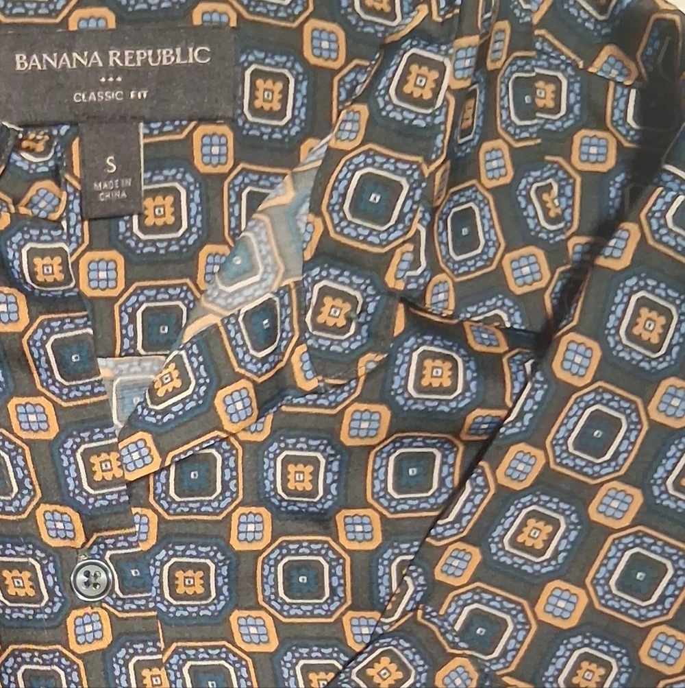 Banana Republic Women’s Button-Down Shirt – Classic Fit, Geometric Print, Size S